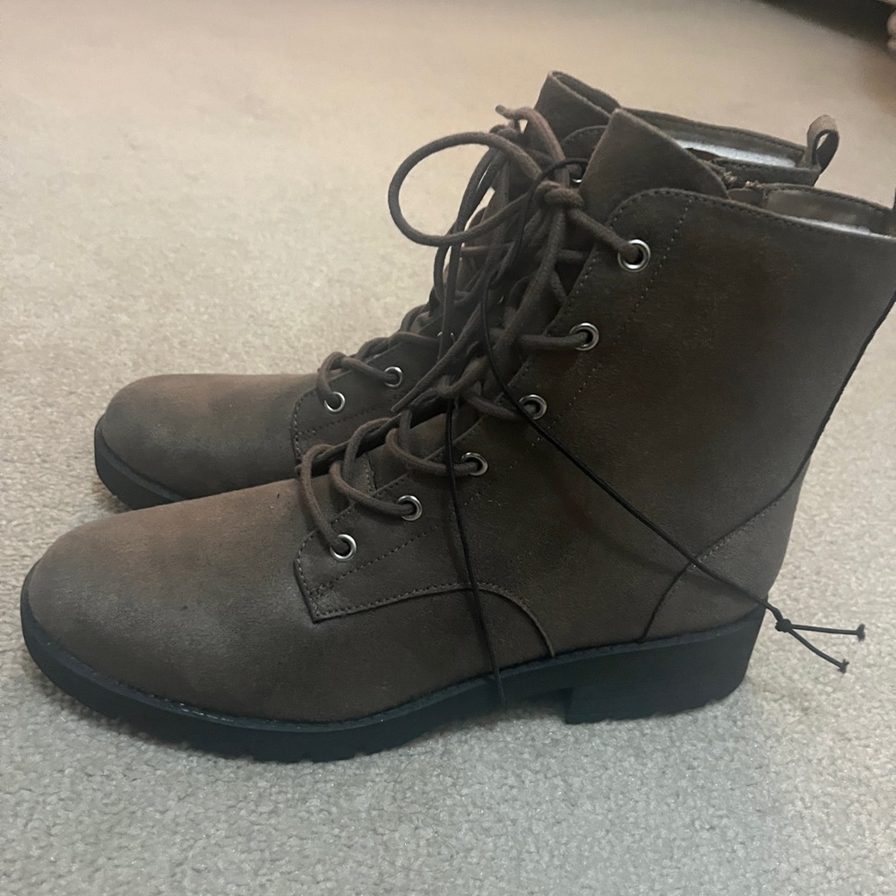 Brand new chocolate brown Sun and Stone lace up boots